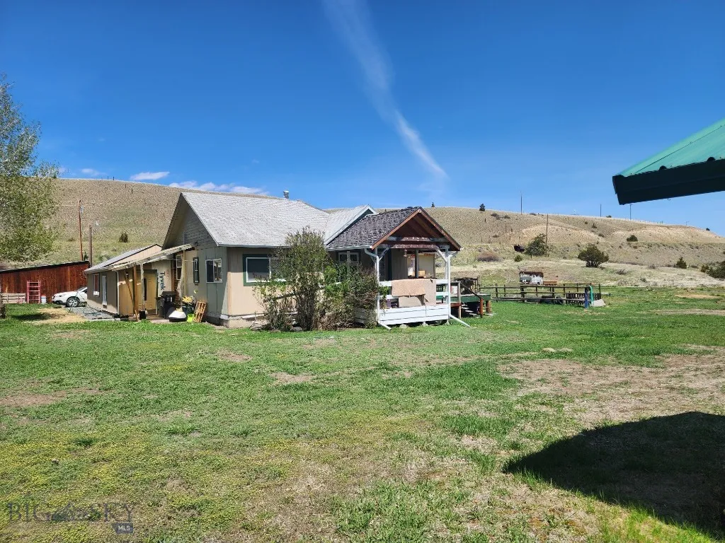 967 Mt Highway 2 W, Whitehall, Montana 59759, Whitehall, Montana 59759, 3 Bedrooms Bedrooms, ,2 BathroomsBathrooms,Residential,For Sale,967 Mt Highway 2 W, Whitehall, Montana 59759,402015