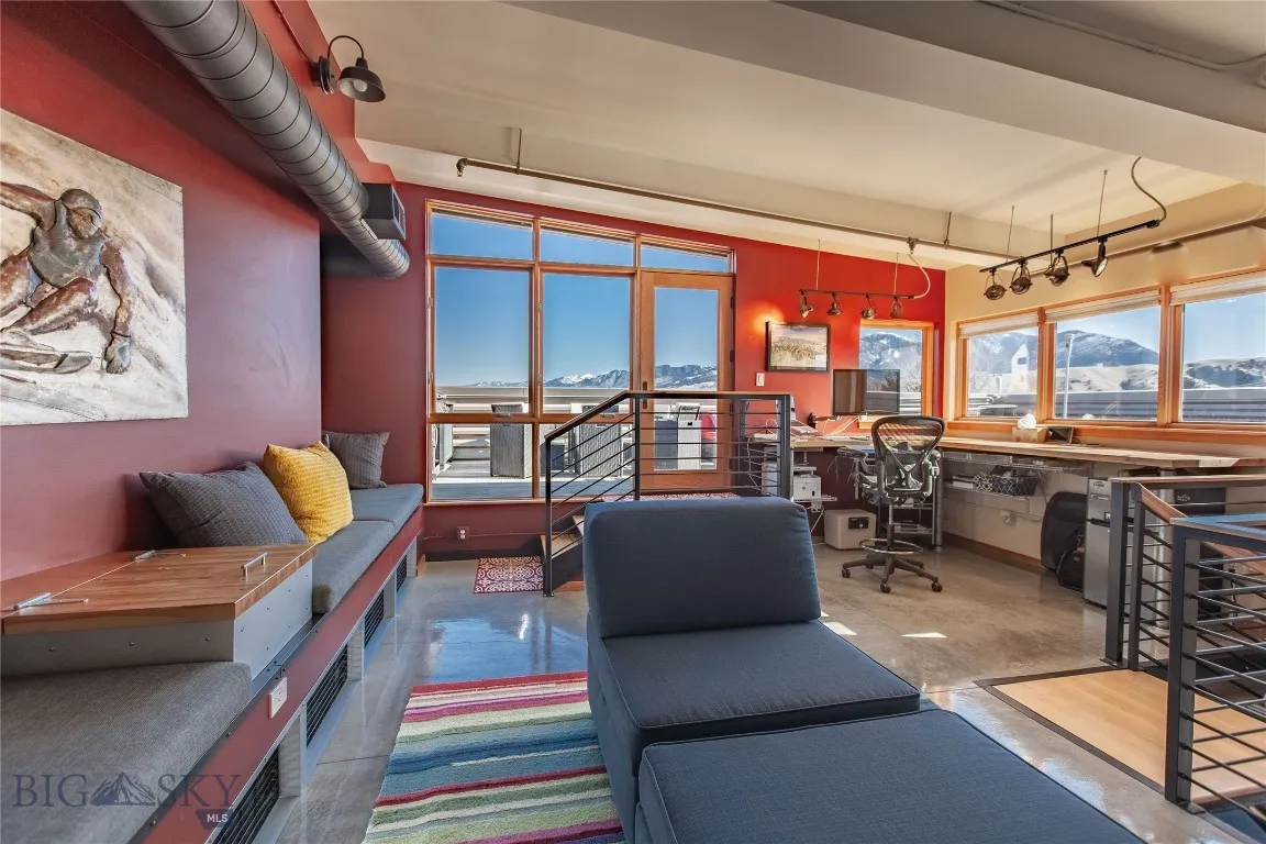 Top Floor bonus room with office