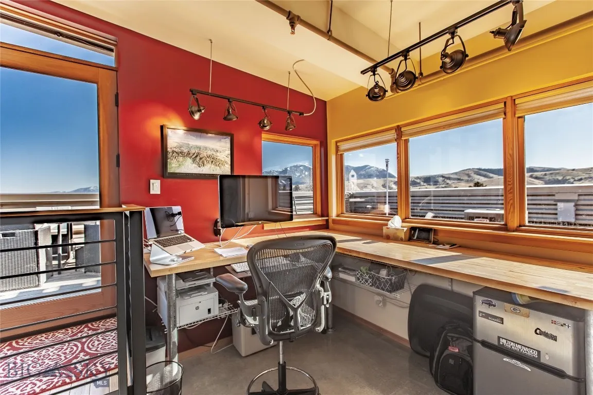 Top Floor bonus room with office