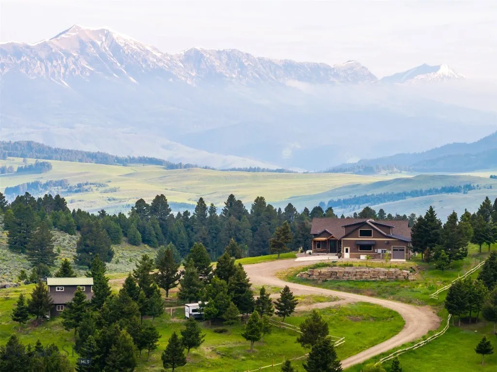 Welcome to 449 Minni Hall Rd!