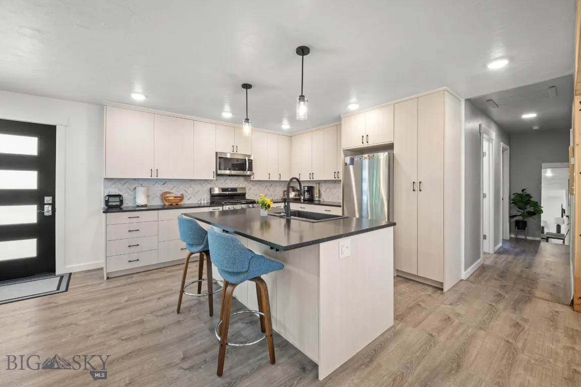 420 N 6th, Bozeman, Montana 59715, Bozeman, Montana 59715, 7 Bedrooms Bedrooms, ,3 BathroomsBathrooms,Residential,For Sale,420 N 6th, Bozeman, Montana 59715,402736