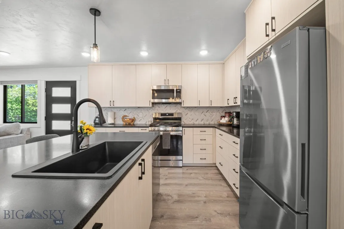 420 N 6th Avenue, Bozeman, Montana 59715, Bozeman, Montana 59715, ,Residential Income,For Sale,420 N 6th Avenue, Bozeman, Montana 59715,402771