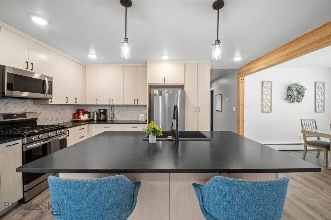 420 N 6th Avenue, Bozeman, Montana 59715, Bozeman, Montana 59715, ,Residential Income,For Sale,420 N 6th Avenue, Bozeman, Montana 59715,402771