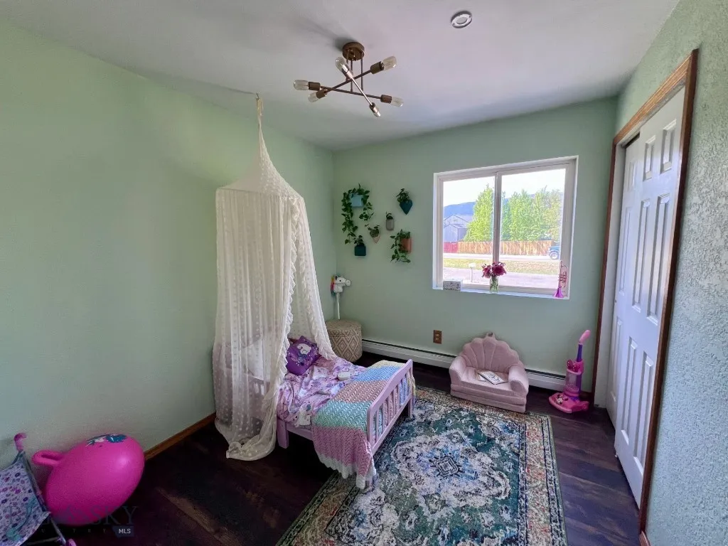 616 Comet, Livingston, Montana 59047, Livingston, Montana 59047, 5 Bedrooms Bedrooms, ,1 BathroomBathrooms,Residential,For Sale,616 Comet, Livingston, Montana 59047,402820