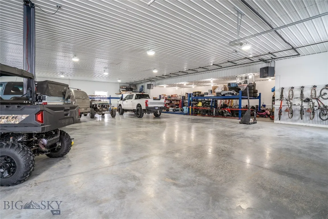 Shop with 5 car lifts