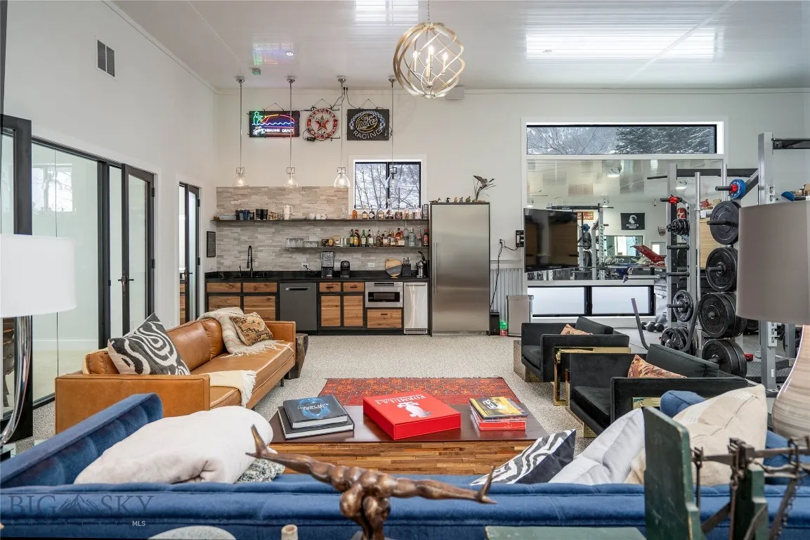 Showroom Meeting/Lounge/Kitchenette