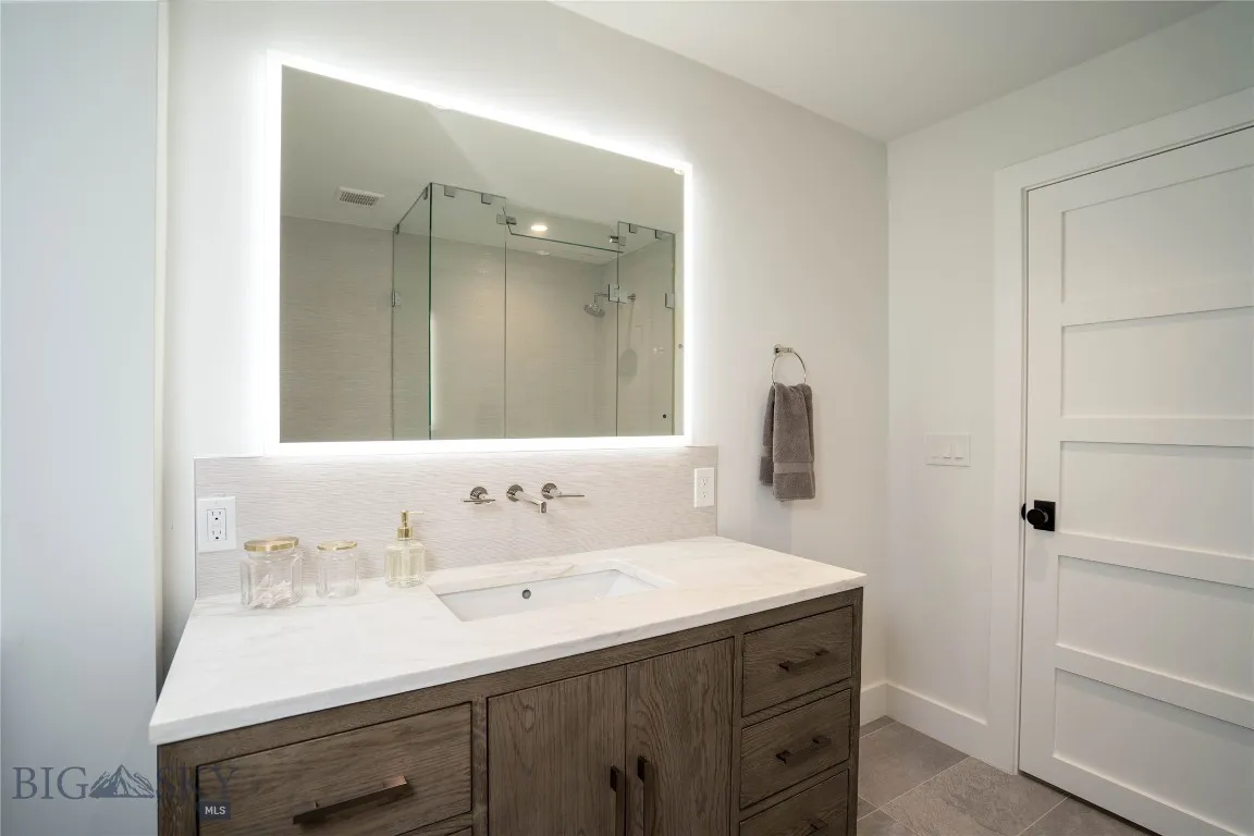 Upper Level 3/4 bath