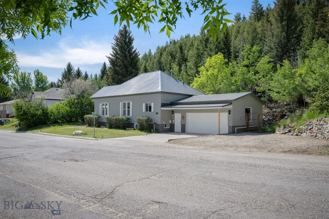 411 W 7th Street, Anaconda, Montana 59711, Anaconda, Montana 59711, 5 Bedrooms Bedrooms, ,2 BathroomsBathrooms,Residential,For Sale,411 W 7th Street, Anaconda, Montana 59711,0,403013