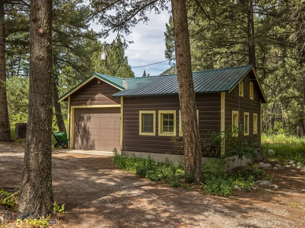 Garage/storage and workshop