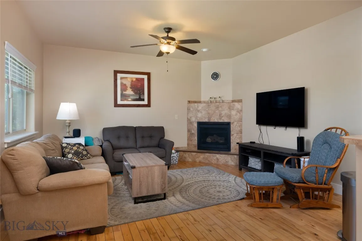996 Saxon Way B, Bozeman, Montana 59718, Bozeman, Montana 59718, 3 Bedrooms Bedrooms, ,2 BathroomsBathrooms,Residential,For Sale,996 Saxon Way B, Bozeman, Montana 59718,402735