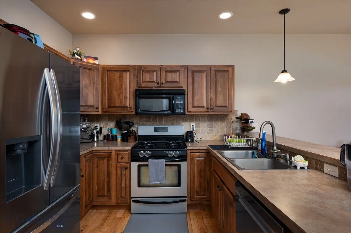 996 Saxon Way B, Bozeman, Montana 59718, Bozeman, Montana 59718, 3 Bedrooms Bedrooms, ,2 BathroomsBathrooms,Residential,For Sale,996 Saxon Way B, Bozeman, Montana 59718,402735