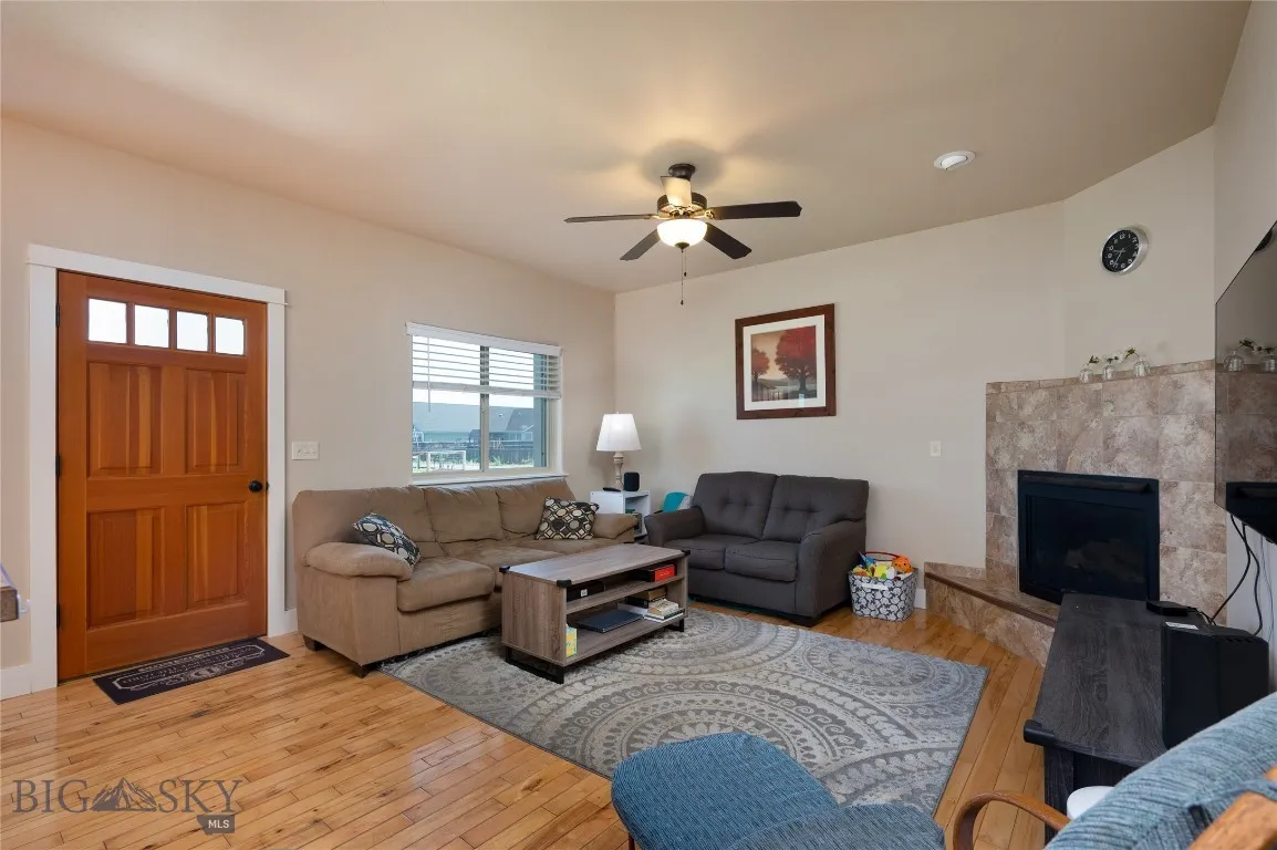 996 Saxon Way B, Bozeman, Montana 59718, Bozeman, Montana 59718, 3 Bedrooms Bedrooms, ,2 BathroomsBathrooms,Residential,For Sale,996 Saxon Way B, Bozeman, Montana 59718,402735