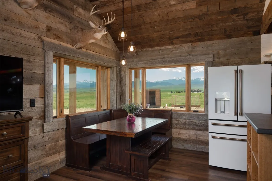 Breakfast Nook with amazing views