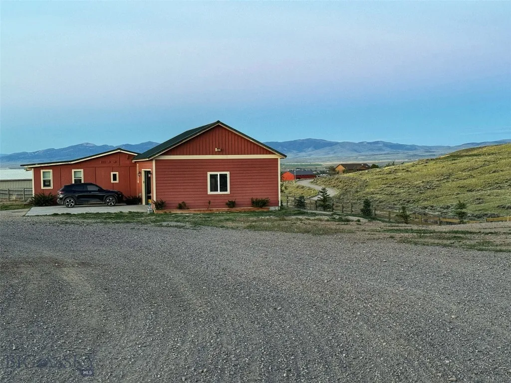 Garage/Parking for Farmhouse