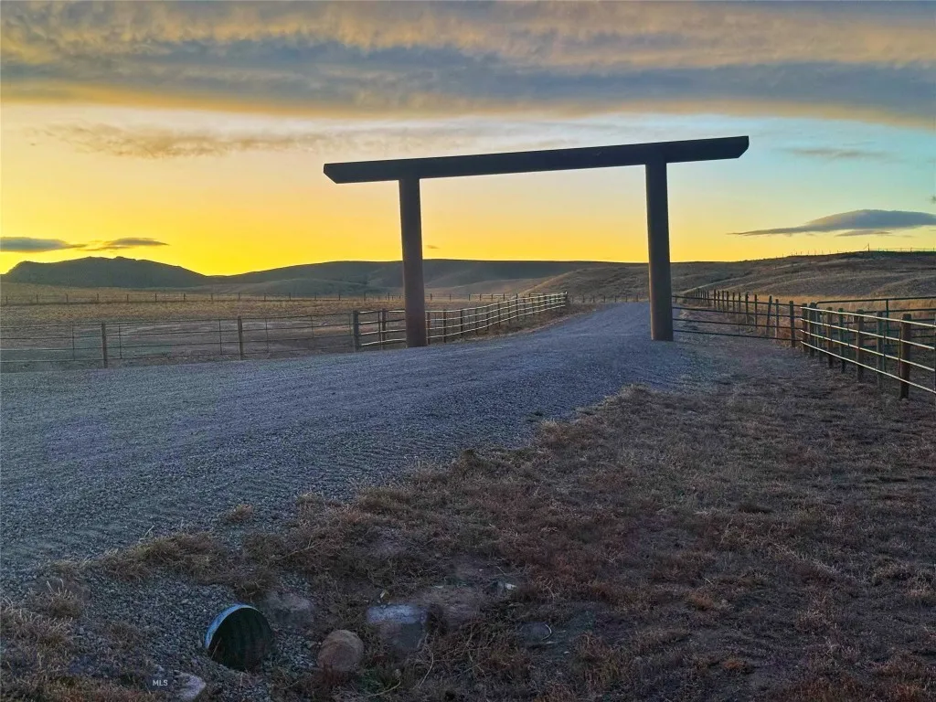 600 Blue Ribbon Lane, Dillon, Montana 59725, Dillon, Montana 59725, 2 Bedrooms Bedrooms, ,2 BathroomsBathrooms,Farm,For Sale,600 Blue Ribbon Lane, Dillon, Montana 59725,0,403138