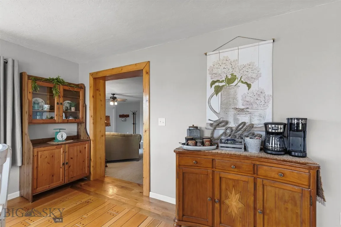 Great area for coffee bar in dining/kitchen area