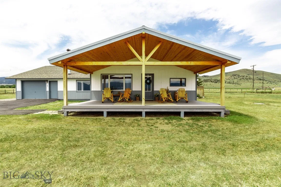 East covered deck for your sunrise views.