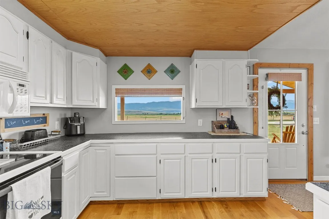 Kitchen with upgraded appliances
