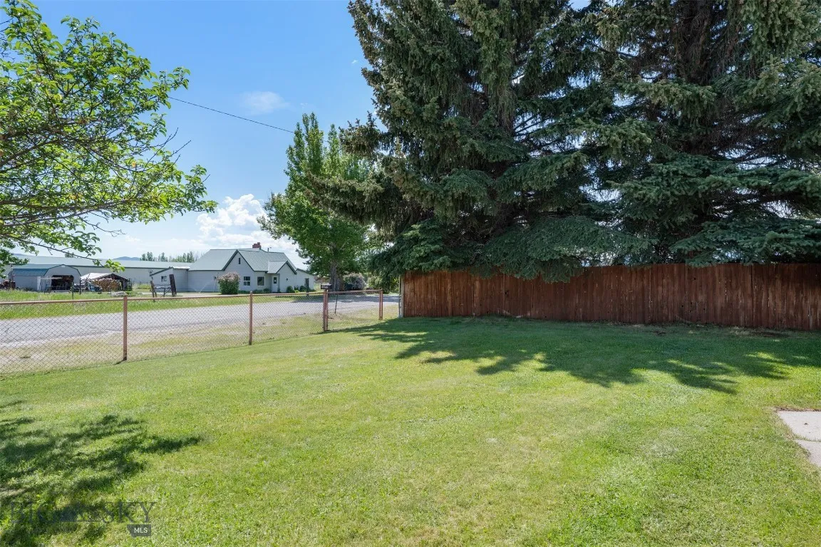 16 N White Street, Anaconda, Montana 59711, Anaconda, Montana 59711, 4 Bedrooms Bedrooms, ,1 BathroomBathrooms,Residential,For Sale,16 N White Street, Anaconda, Montana 59711,403163