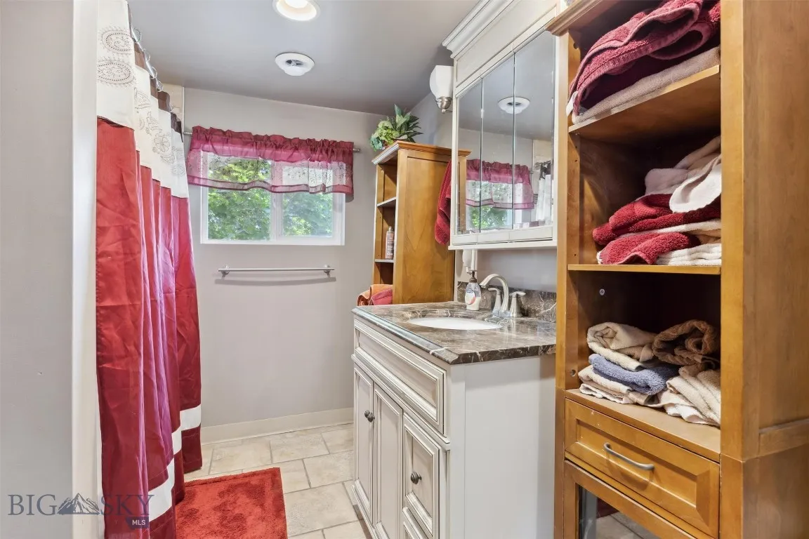 2009 Thornton Avenue, Butte, Montana 59701, Butte, Montana 59701, 6 Bedrooms Bedrooms, ,3 BathroomsBathrooms,Residential,For Sale,2009 Thornton Avenue, Butte, Montana 59701,403188