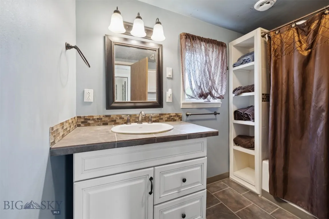 2009 Thornton Avenue, Butte, Montana 59701, Butte, Montana 59701, 6 Bedrooms Bedrooms, ,3 BathroomsBathrooms,Residential,For Sale,2009 Thornton Avenue, Butte, Montana 59701,403188