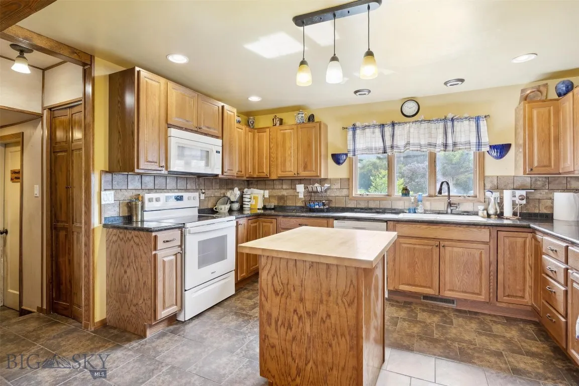 2009 Thornton Avenue, Butte, Montana 59701, Butte, Montana 59701, 6 Bedrooms Bedrooms, ,3 BathroomsBathrooms,Residential,For Sale,2009 Thornton Avenue, Butte, Montana 59701,403188
