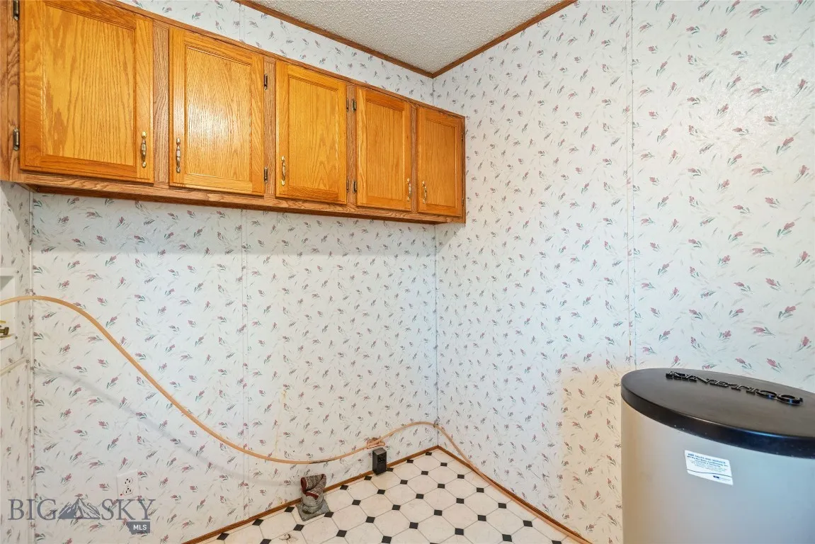 Back entry/laundry