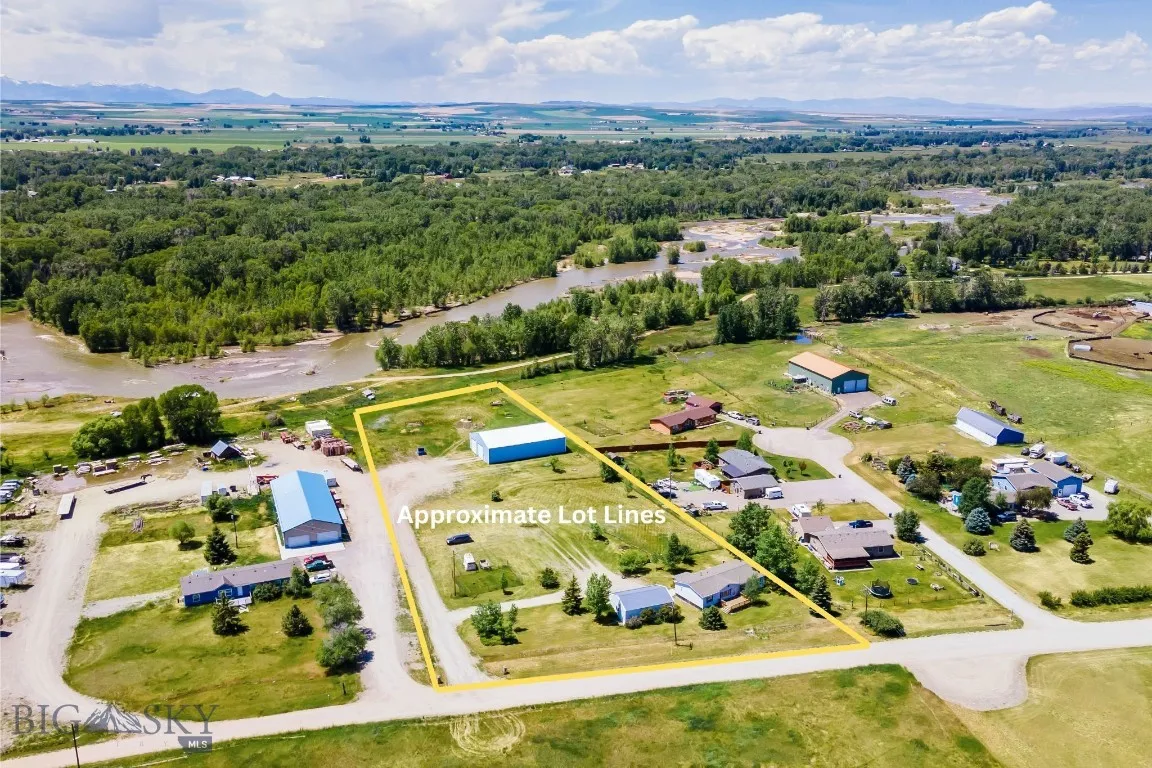 Mobile homes that are currently been demolished have been photoshopped​​‌​​​​‌​​‌‌​‌‌​​​‌‌​‌​‌​‌​​​‌​​ out