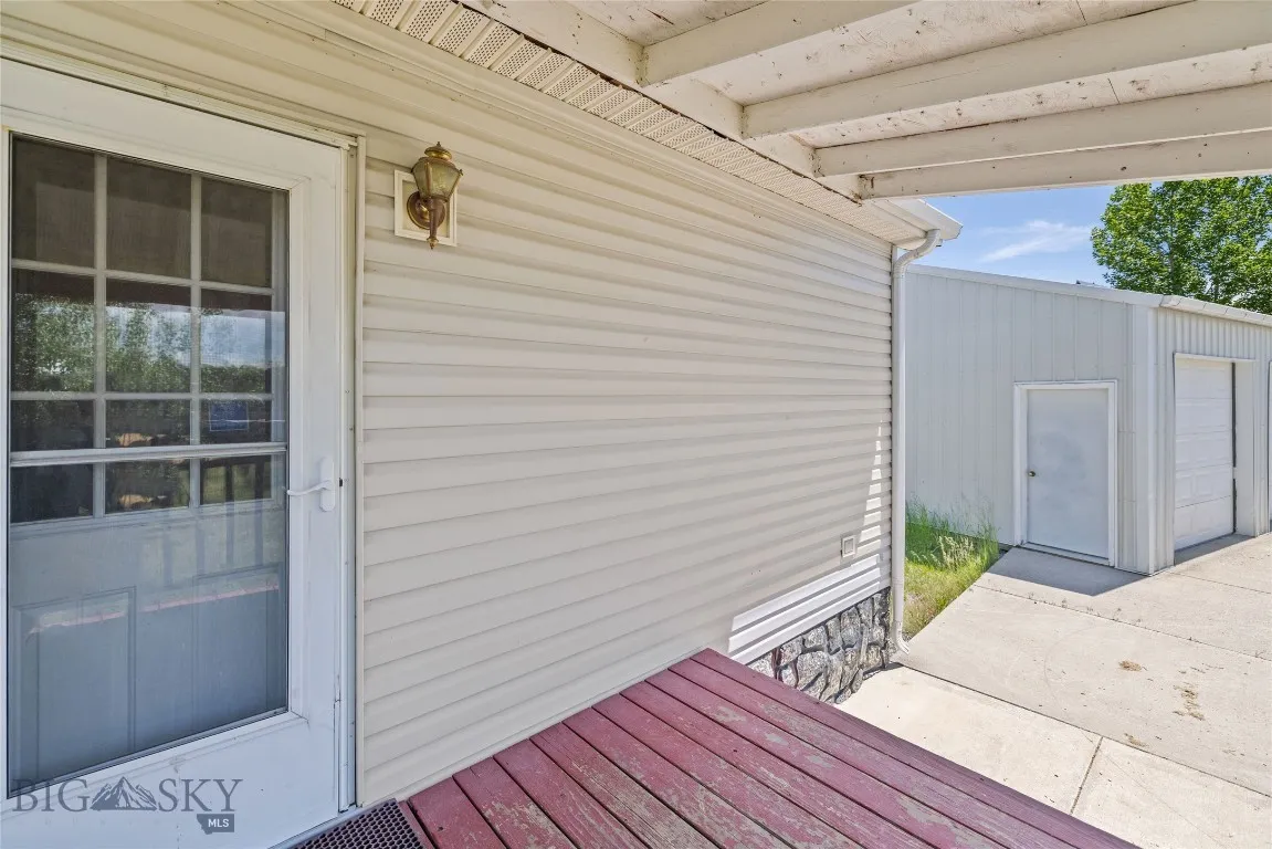 Covered back deck