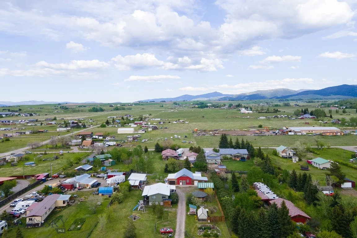 510 Table Mountain Dr, Gallatin Gateway, Montana 5, Gallatin Gateway, Montana 59730, 3 Bedrooms Bedrooms, ,2 BathroomsBathrooms,Residential,For Sale,510 Table Mountain Dr, Gallatin Gateway, Montana 5,403192