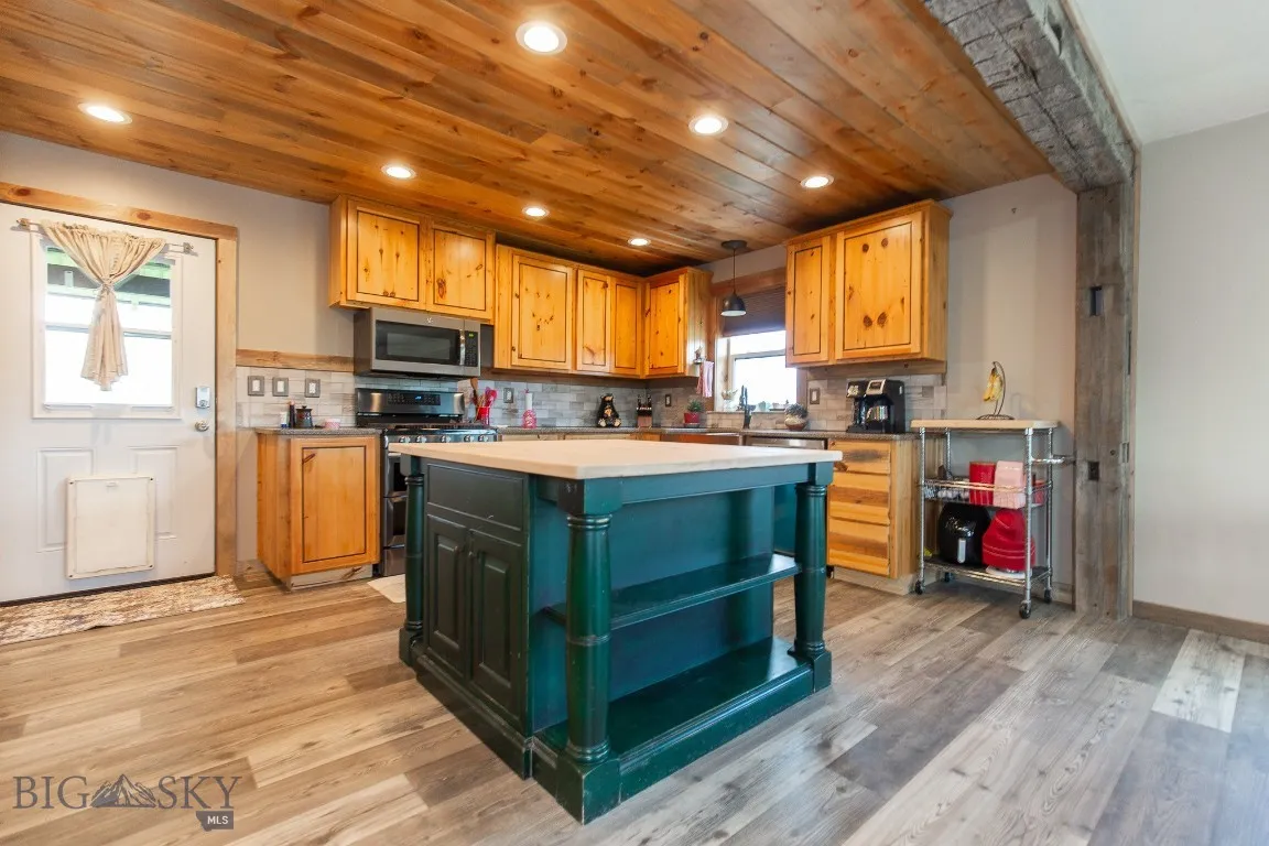 510 Table Mountain Dr, Gallatin Gateway, Montana 5, Gallatin Gateway, Montana 59730, ,Residential Income,For Sale,510 Table Mountain Dr, Gallatin Gateway, Montana 5,392597