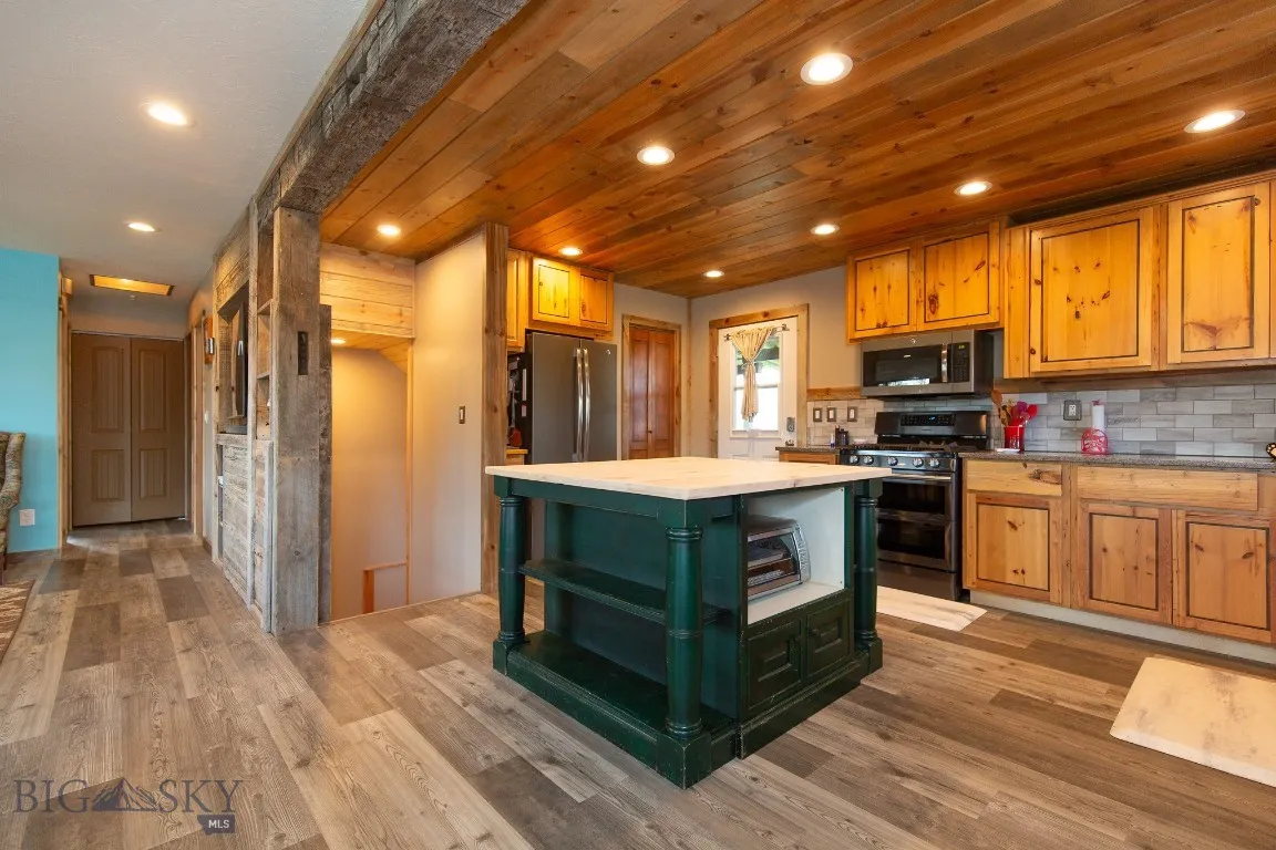 510 Table Mountain Dr, Gallatin Gateway, Montana 5, Gallatin Gateway, Montana 59730, ,Residential Income,For Sale,510 Table Mountain Dr, Gallatin Gateway, Montana 5,392597