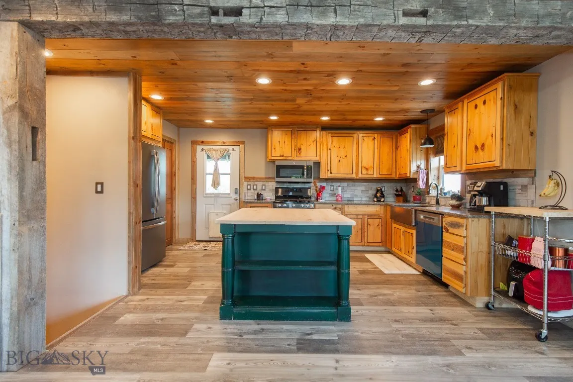 510 Table Mountain Dr, Gallatin Gateway, Montana 5, Gallatin Gateway, Montana 59730, ,Residential Income,For Sale,510 Table Mountain Dr, Gallatin Gateway, Montana 5,392597