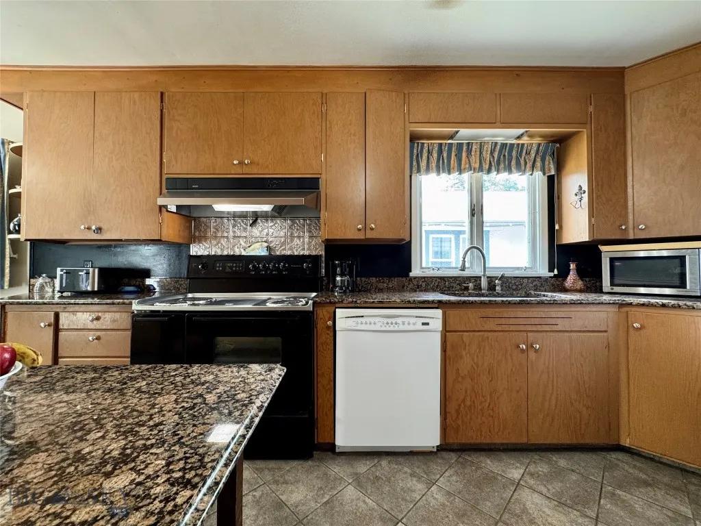 108 S 8th St., Livingston, Montana 59047, Livingston, Montana 59047, 3 Bedrooms Bedrooms, ,1 BathroomBathrooms,Residential,For Sale,108 S 8th St., Livingston, Montana 59047,403102