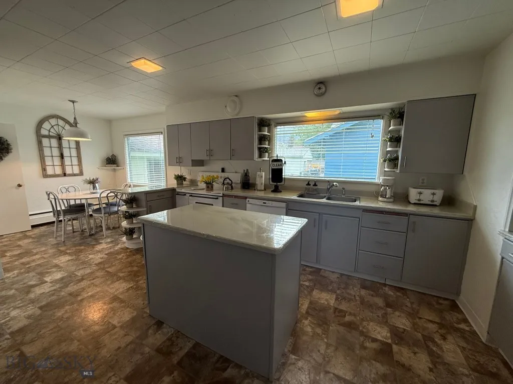 2821 Edwards, Butte, Montana 59701, Butte, Montana 59701, 5 Bedrooms Bedrooms, ,3 BathroomsBathrooms,Residential,For Sale,2821 Edwards, Butte, Montana 59701,0,403210
