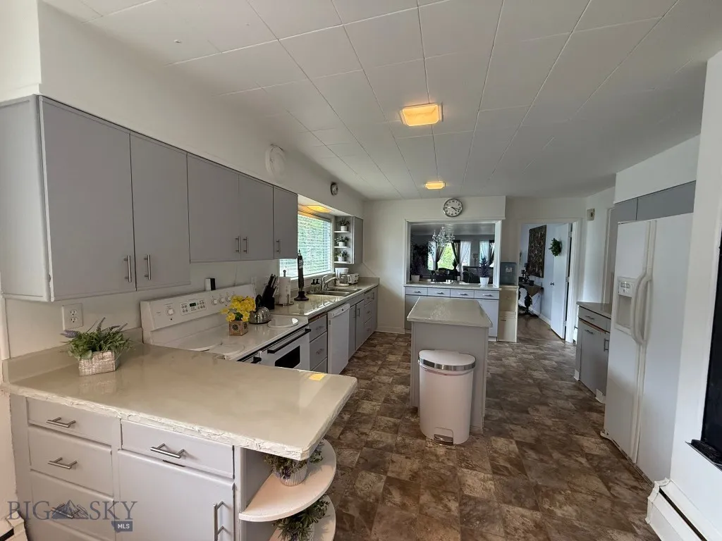 2821 Edwards, Butte, Montana 59701, Butte, Montana 59701, 5 Bedrooms Bedrooms, ,3 BathroomsBathrooms,Residential,For Sale,2821 Edwards, Butte, Montana 59701,0,403210