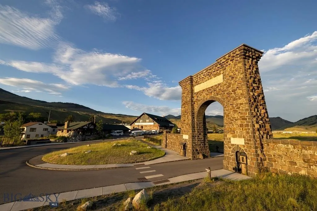 Roosevelt Arch