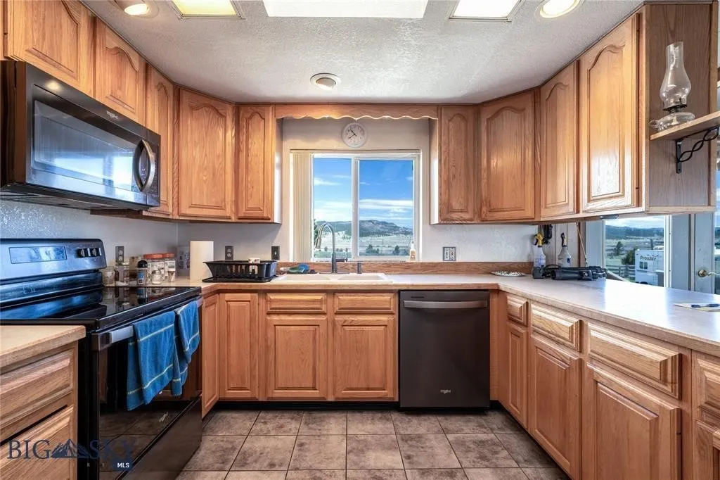 119043 Battle Ridge Road, Butte, Montana 59750, Butte, Montana 59750, 3 Bedrooms Bedrooms, ,2 BathroomsBathrooms,Residential,For Sale,119043 Battle Ridge Road, Butte, Montana 59750,0,403301