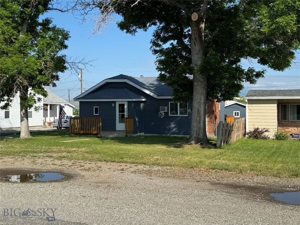 512 W 4th Ave, Big Timber, Montana 59011, Big Timber, Montana 59011, 2 Bedrooms Bedrooms, ,1 BathroomBathrooms,Residential,For Sale,512 W 4th Ave, Big Timber, Montana 59011,403278