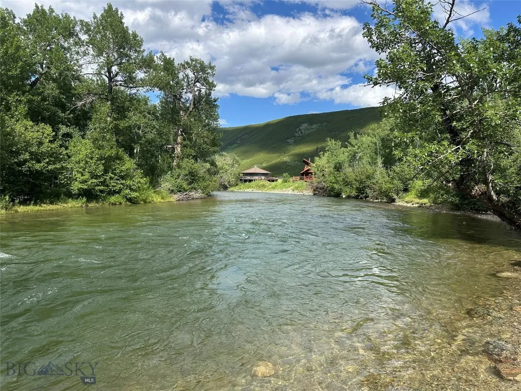 10 Beaver Dam, Roscoe, Montana 59071, Roscoe, Montana 59071, 4 Bedrooms Bedrooms, ,3 BathroomsBathrooms,Residential,For Sale,10 Beaver Dam, Roscoe, Montana 59071,0,403308