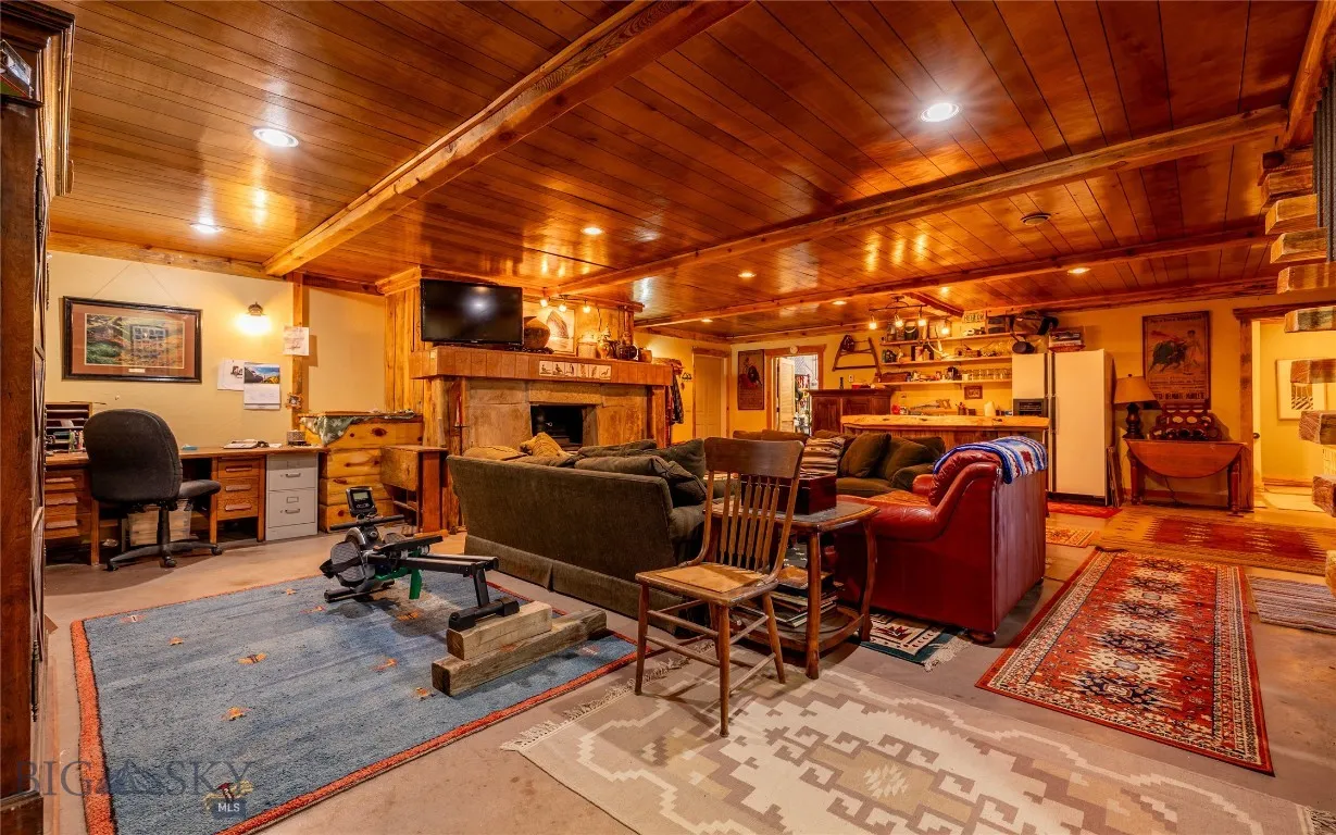 10 Beaver Dam, Roscoe, Montana 59071, Roscoe, Montana 59071, 4 Bedrooms Bedrooms, ,3 BathroomsBathrooms,Residential,For Sale,10 Beaver Dam, Roscoe, Montana 59071,0,403308