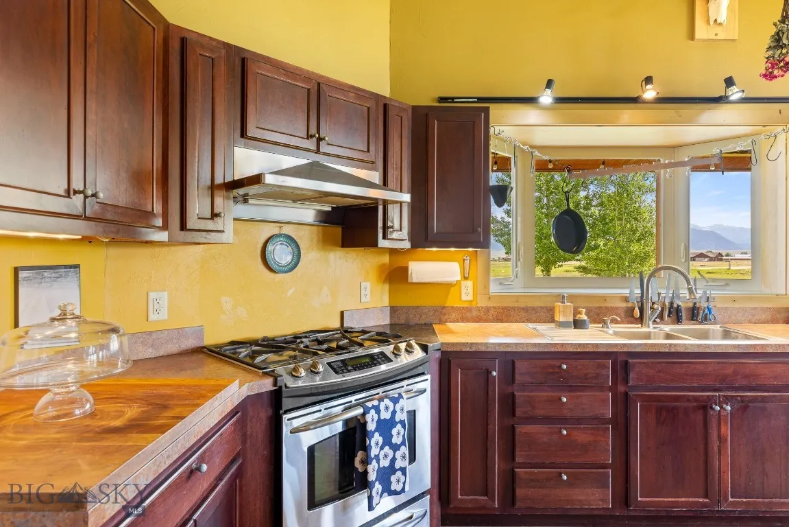 13 Blue Wing Road, Ennis, Montana 59729, Ennis, Montana 59729, 4 Bedrooms Bedrooms, ,2 BathroomsBathrooms,Residential,For Sale,13 Blue Wing Road, Ennis, Montana 59729,0,403101
