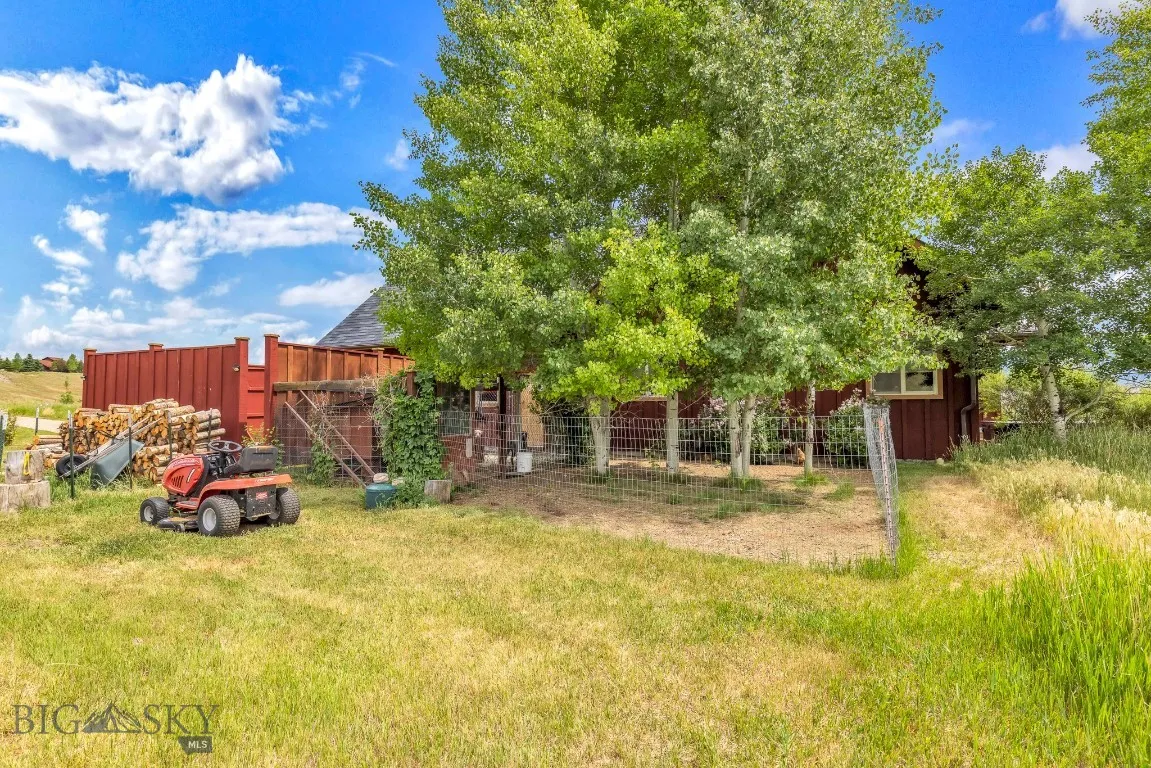 Outside storage and Kennel area