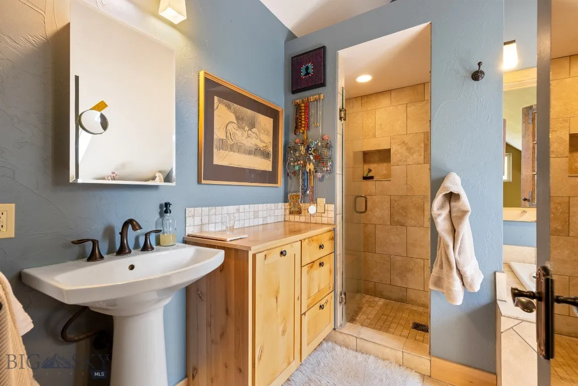 Ensuite to Primary Bedroom