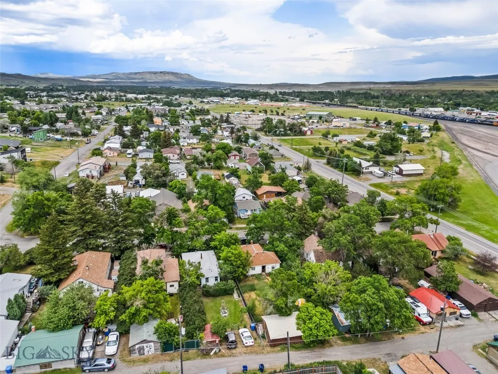 523 N I Street, Livingston, Montana 59047, Livingston, Montana 59047, 3 Bedrooms Bedrooms, ,1 BathroomBathrooms,Residential,For Sale,523 N I Street, Livingston, Montana 59047,403240
