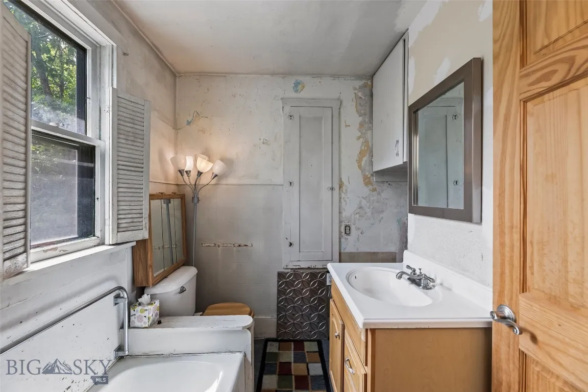 523 N I Street, Livingston, Montana 59047, Livingston, Montana 59047, 3 Bedrooms Bedrooms, ,1 BathroomBathrooms,Residential,For Sale,523 N I Street, Livingston, Montana 59047,403240