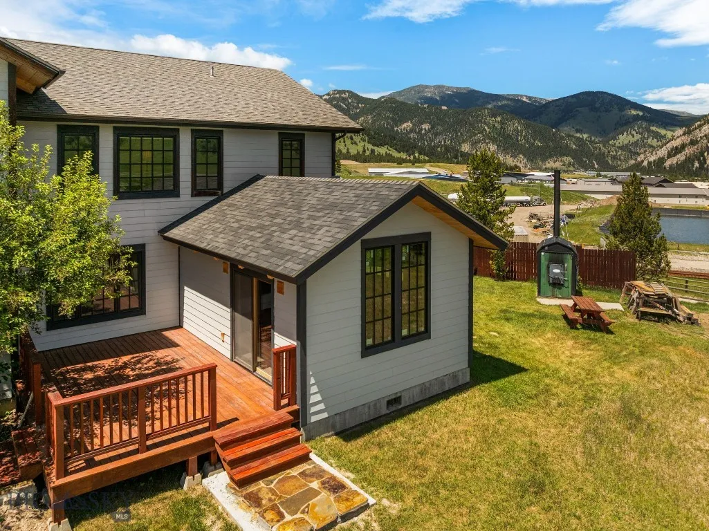 250 Silver Run Road, Gallatin Gateway, Montana 597, Gallatin Gateway, Montana 59730, 3 Bedrooms Bedrooms, ,3 BathroomsBathrooms,Residential,For Sale,250 Silver Run Road, Gallatin Gateway, Montana 597,403255