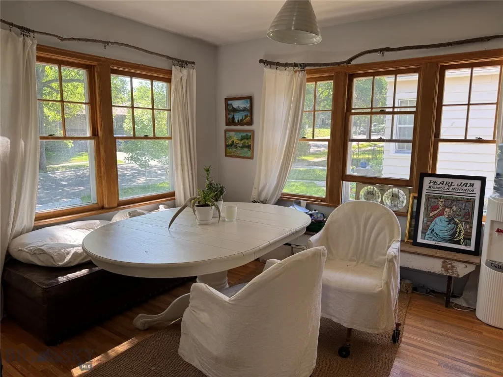 upstairs dining area