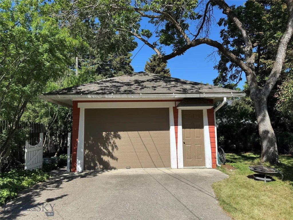 detached single car garage