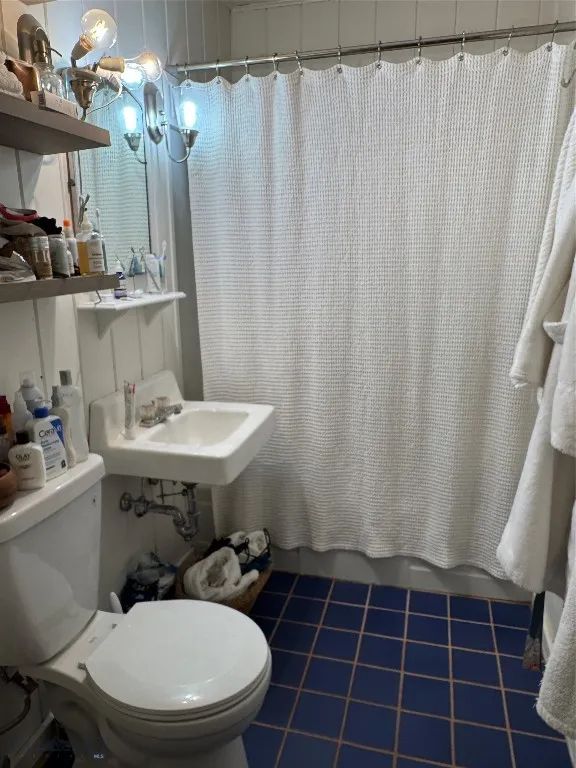 upstairs full bathroom
